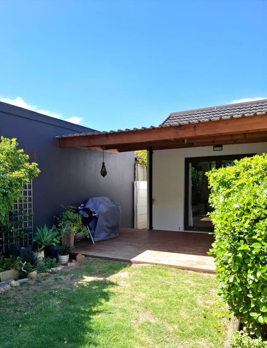 3 Bedroom Property for Sale in Lakeside Western Cape